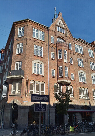 cropped-cropped-gammel-moent-facade.jpg